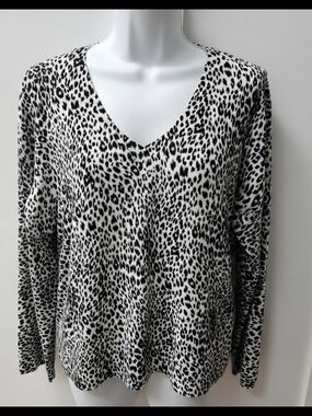 Josephine Chaus Black & White Leopard V-Neck Sweater